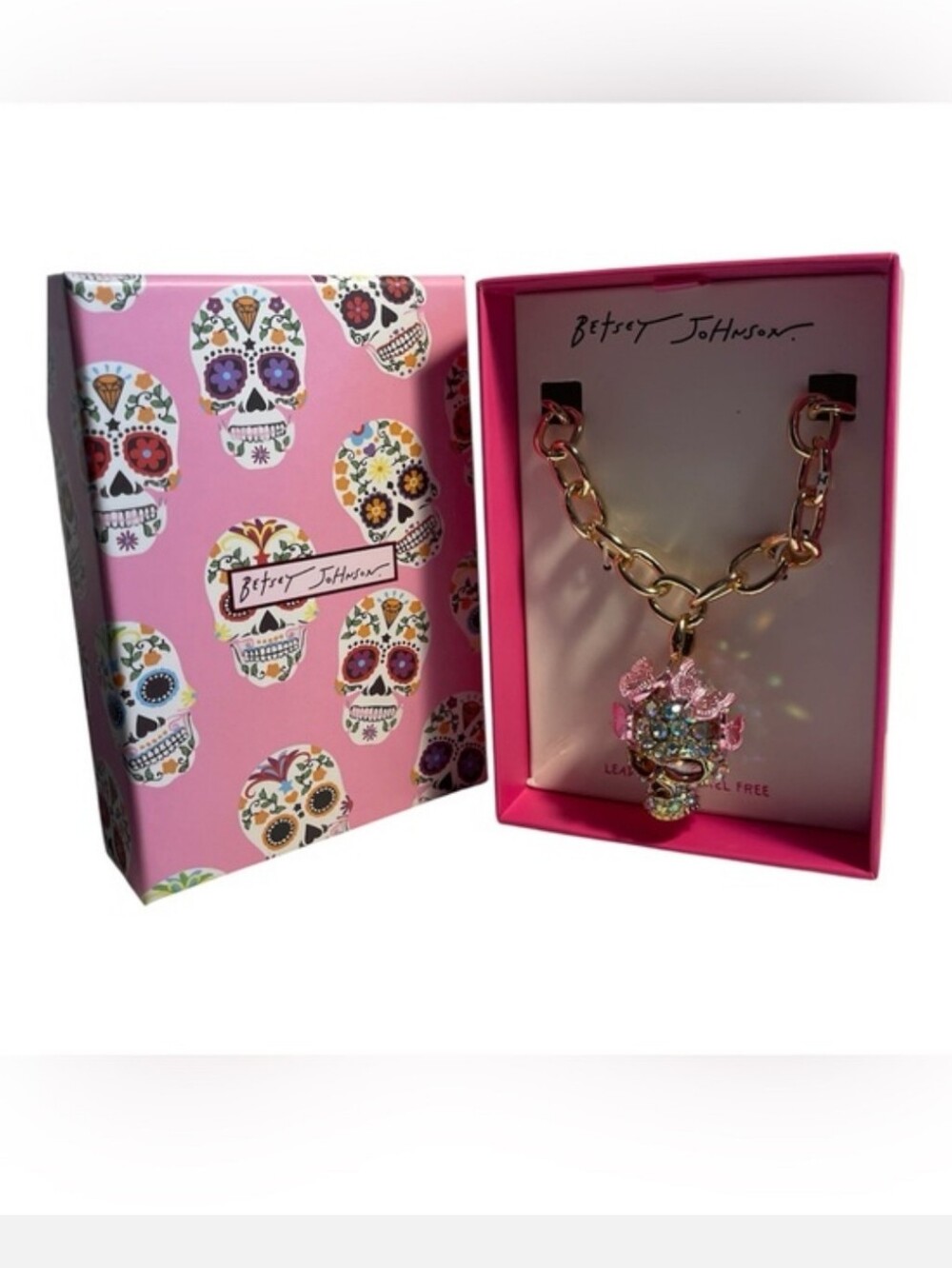 ✨️💓NWT BETSEY JOHNSON VIRAL TIKTOK GOLD SKULL STATEMENT NECKLACE ✨️💓💀 - Picture 2 of 9